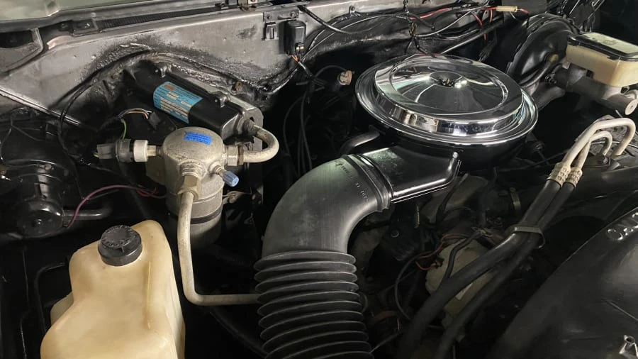 1987 Chevrolet Suburban 7th Gen - Image 3 of 15