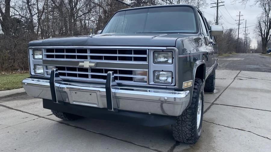 1987 Chevrolet Suburban 7th Gen - Image 7 of 15