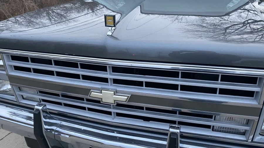 1987 Chevrolet Suburban 7th Gen - Image 5 of 15