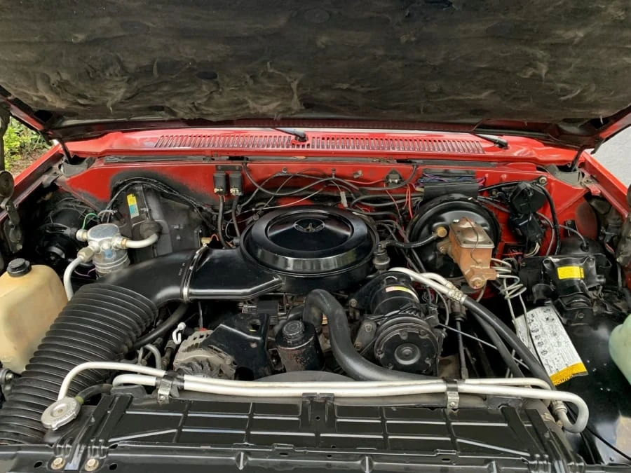 1987 Chevrolet Suburban 7th Gen - Image 15 of 16