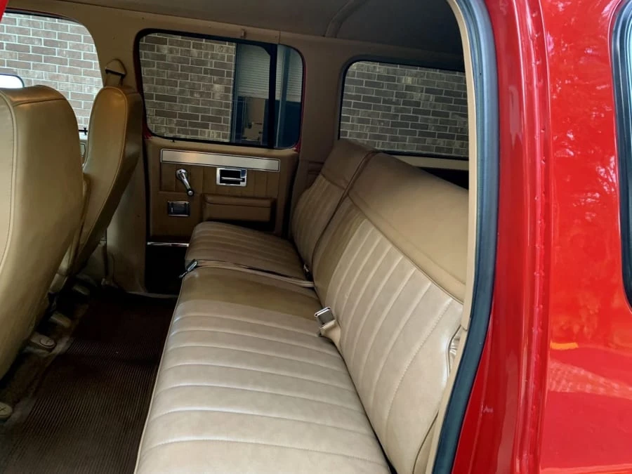 1987 Chevrolet Suburban 7th Gen - Image 9 of 16