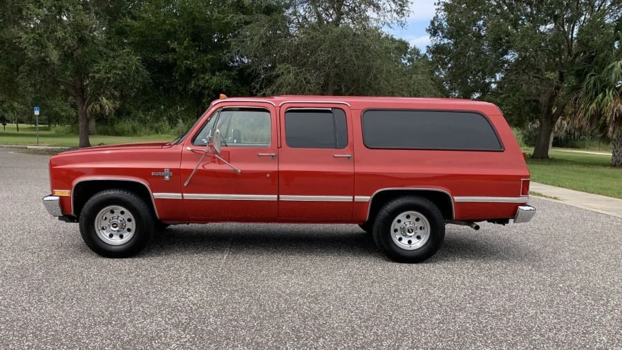 1987 Chevrolet Suburban 7th Gen - Image 2 of 16