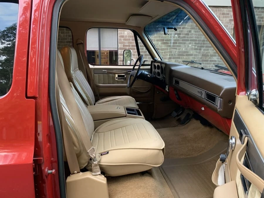 1987 Chevrolet Suburban 7th Gen - Image 7 of 16