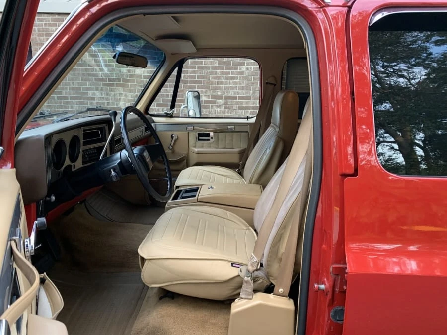 1987 Chevrolet Suburban 7th Gen - Image 8 of 16