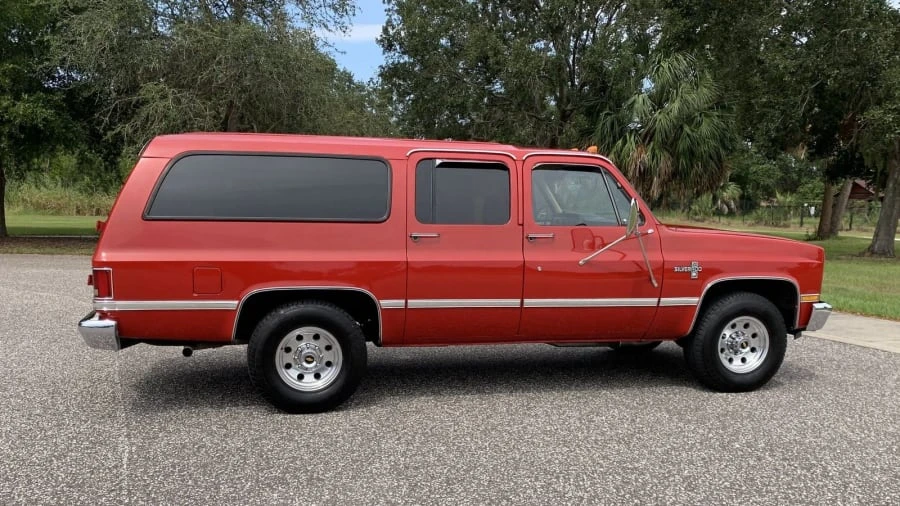 1987 Chevrolet Suburban 7th Gen - Image 5 of 16