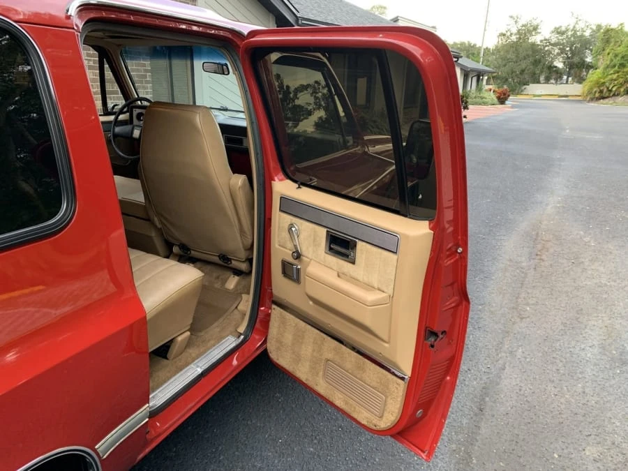 1987 Chevrolet Suburban 7th Gen - Image 12 of 16