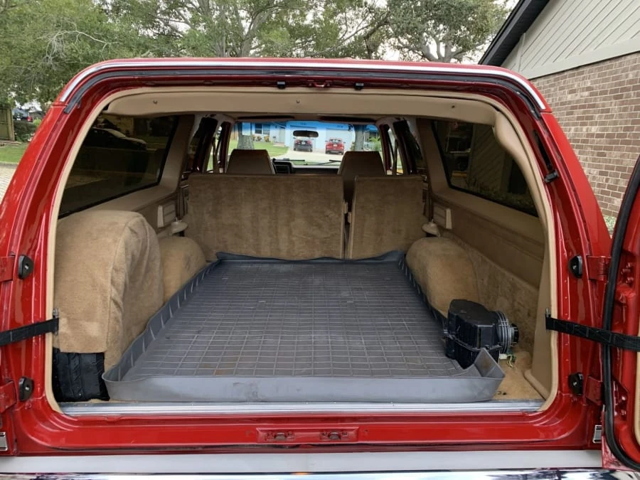 1987 Chevrolet Suburban 7th Gen - Image 10 of 16