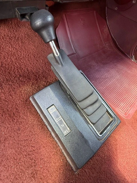 1987 Chevrolet Suburban 7th Gen - Image 17 of 21