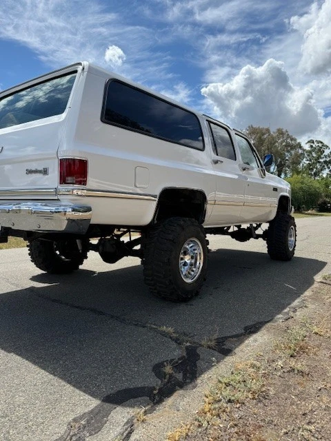 1987 Chevrolet Suburban 7th Gen - Image 5 of 21