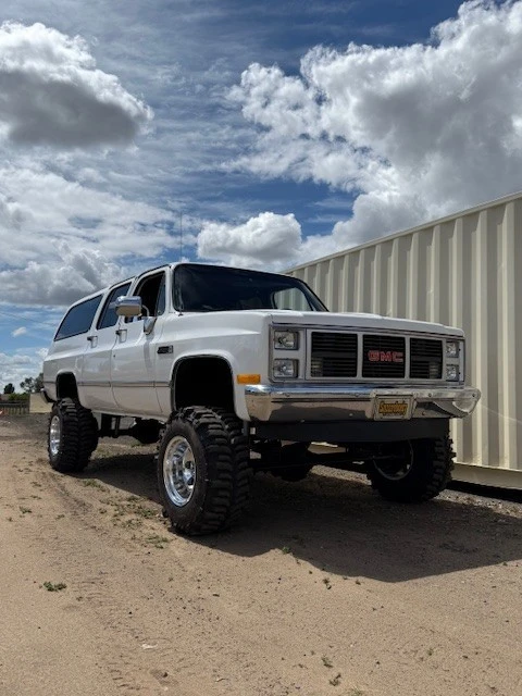 1987 Chevrolet Suburban 7th Gen - Image 9 of 21