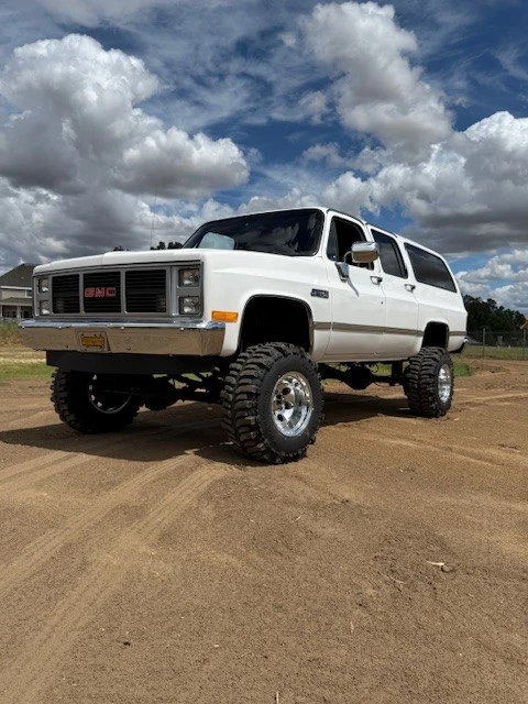 1987 Chevrolet Suburban 7th Gen - Image 10 of 21