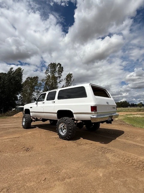 1987 Chevrolet Suburban 7th Gen - Image 11 of 21