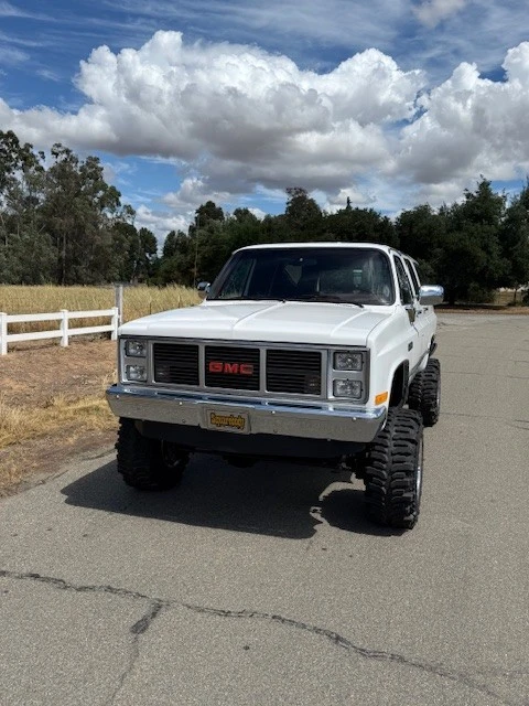 1987 Chevrolet Suburban 7th Gen - Image 2 of 21