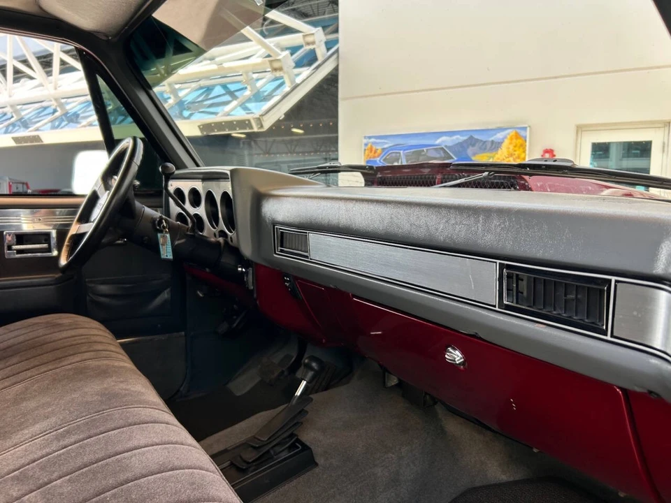 1987 Chevrolet - Image 26 of 31