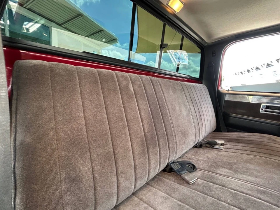 1987 Chevrolet - Image 28 of 31