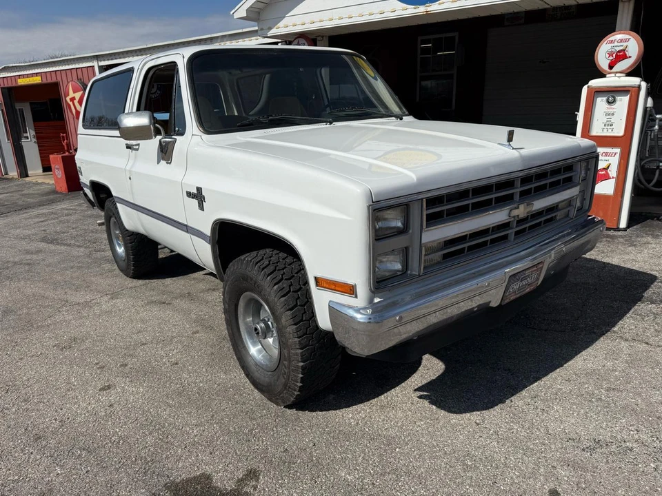 1987 Chevrolet K5 Blazer 2nd Gen - Image 2 of 31