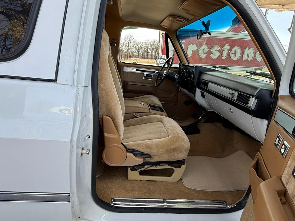 1987 Chevrolet K5 Blazer 2nd Gen - Image 17 of 31
