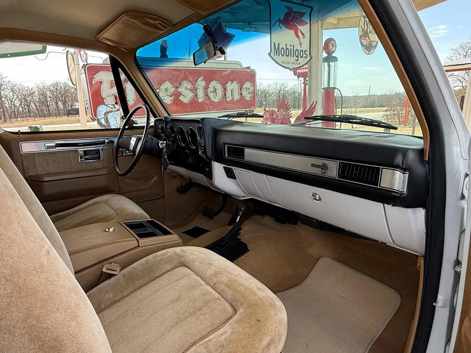 1987 Chevrolet K5 Blazer 2nd Gen - Image 19 of 31