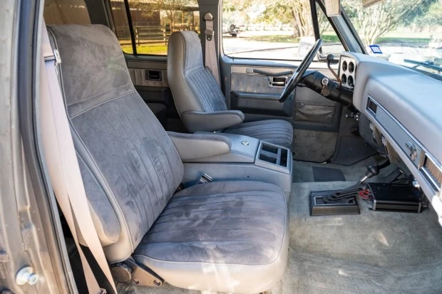 1987 Chevrolet Suburban 7th Gen - Image 4 of 8
