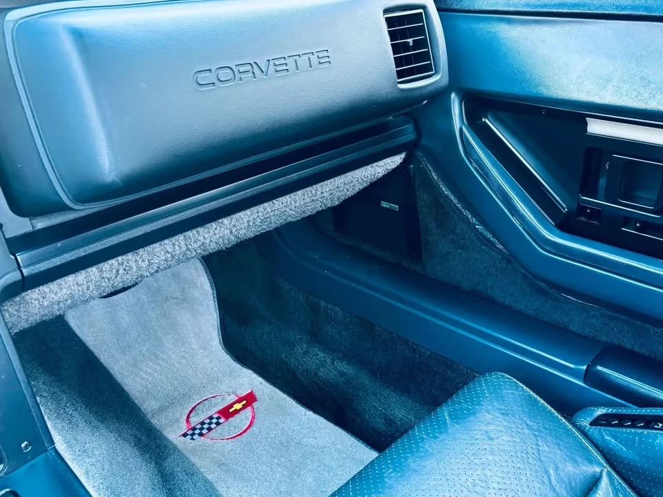 1987 Chevrolet Corvette C4 - Image 19 of 20
