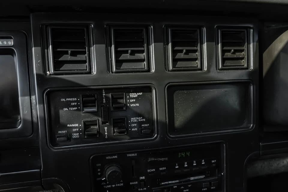 1987 Chevrolet Corvette C4 - Image 18 of 19