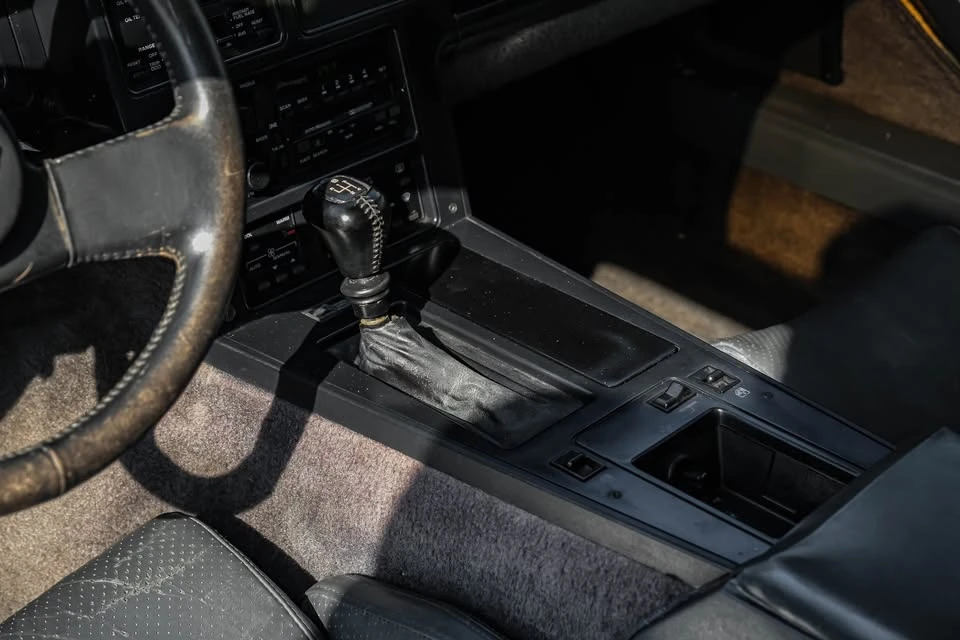 1987 Chevrolet Corvette C4 - Image 16 of 19