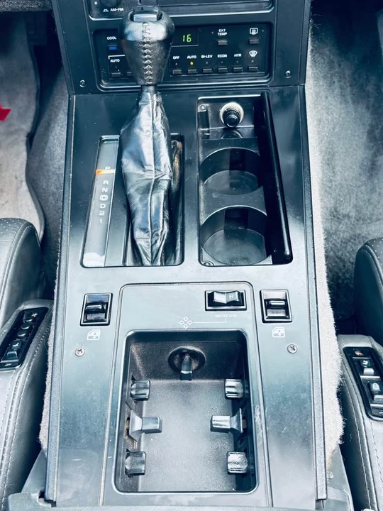 1987 Chevrolet Corvette C4 - Image 15 of 19