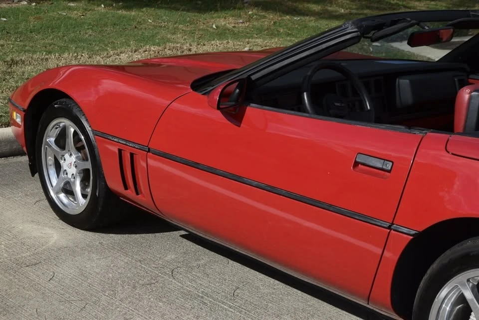 1987 Chevrolet Corvette C4 - Image 16 of 19