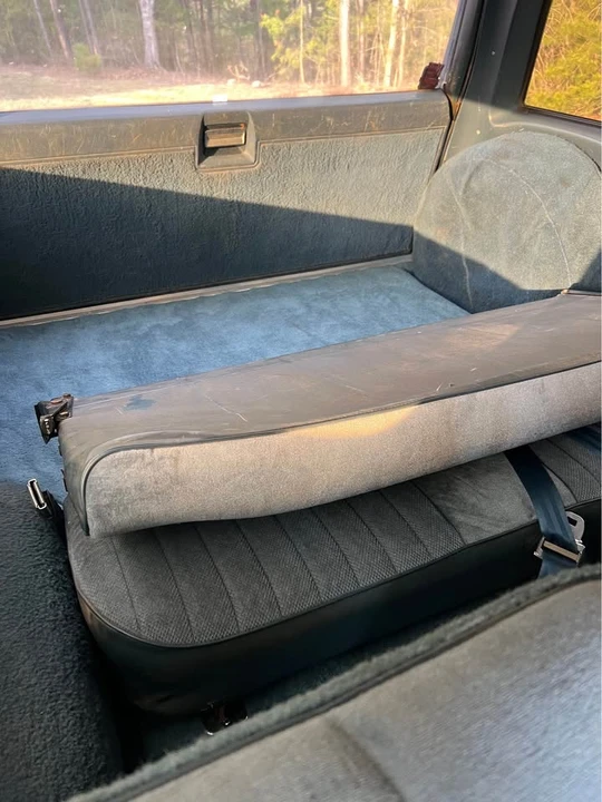 1987 Chevrolet Suburban 7th Gen - Image 16 of 20