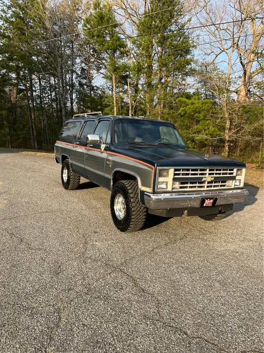 1987 Chevrolet Suburban 7th Gen - Image 10 of 20