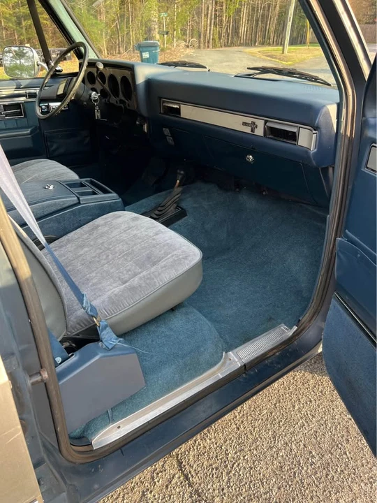 1987 Chevrolet Suburban 7th Gen - Image 14 of 20