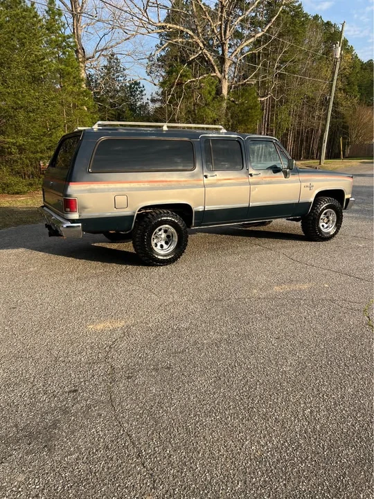 1987 Chevrolet Suburban 7th Gen - Image 8 of 20
