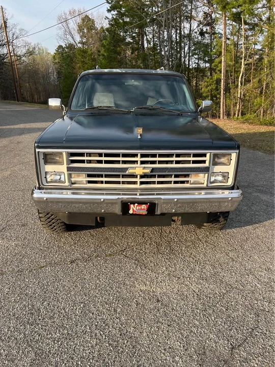 1987 Chevrolet Suburban 7th Gen - Image 7 of 20