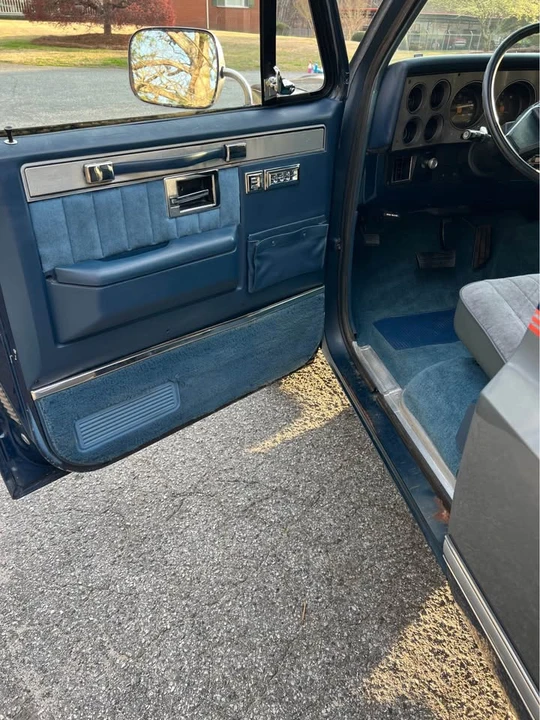 1987 Chevrolet Suburban 7th Gen - Image 19 of 20
