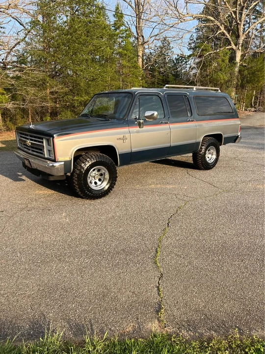 1987 Chevrolet Suburban 7th Gen - Image 4 of 20