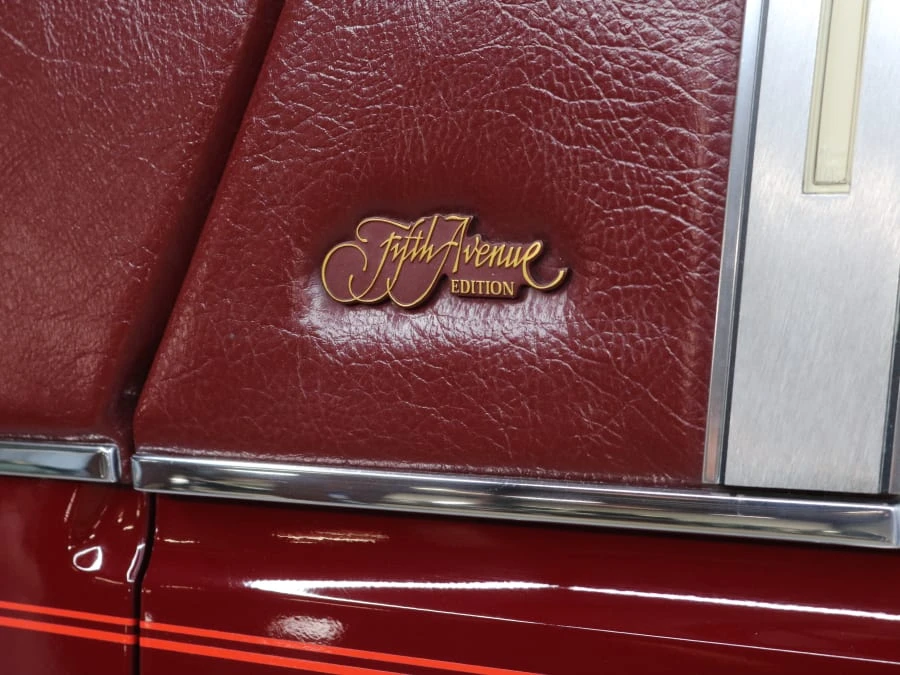 1987 Chrysler New Yorker - Image 17 of 31