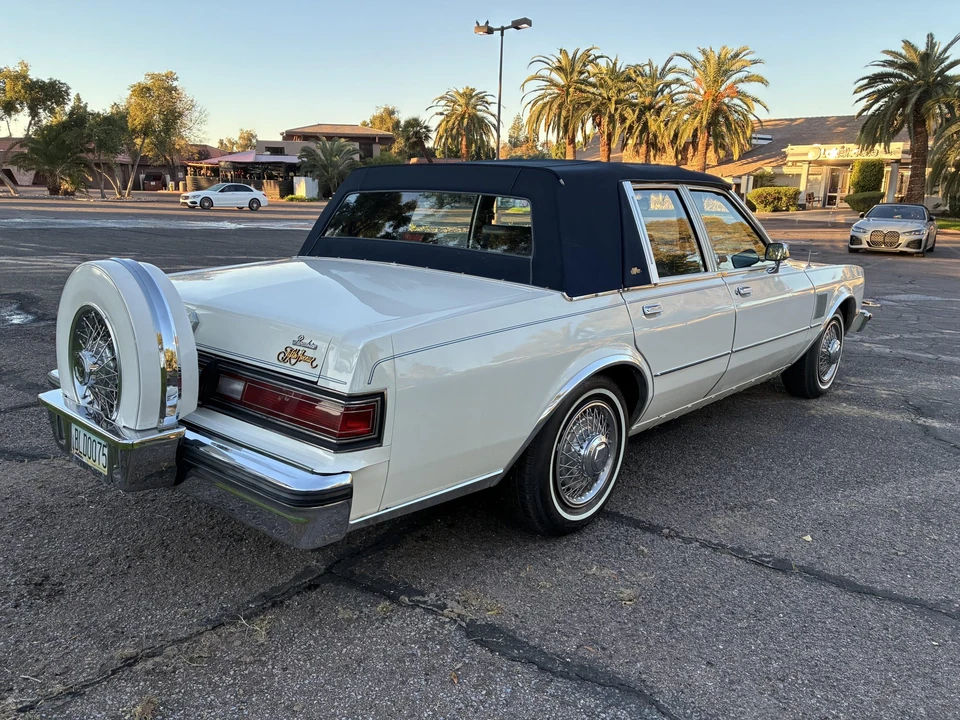 1987 Chrysler New Yorker - Image 10 of 31