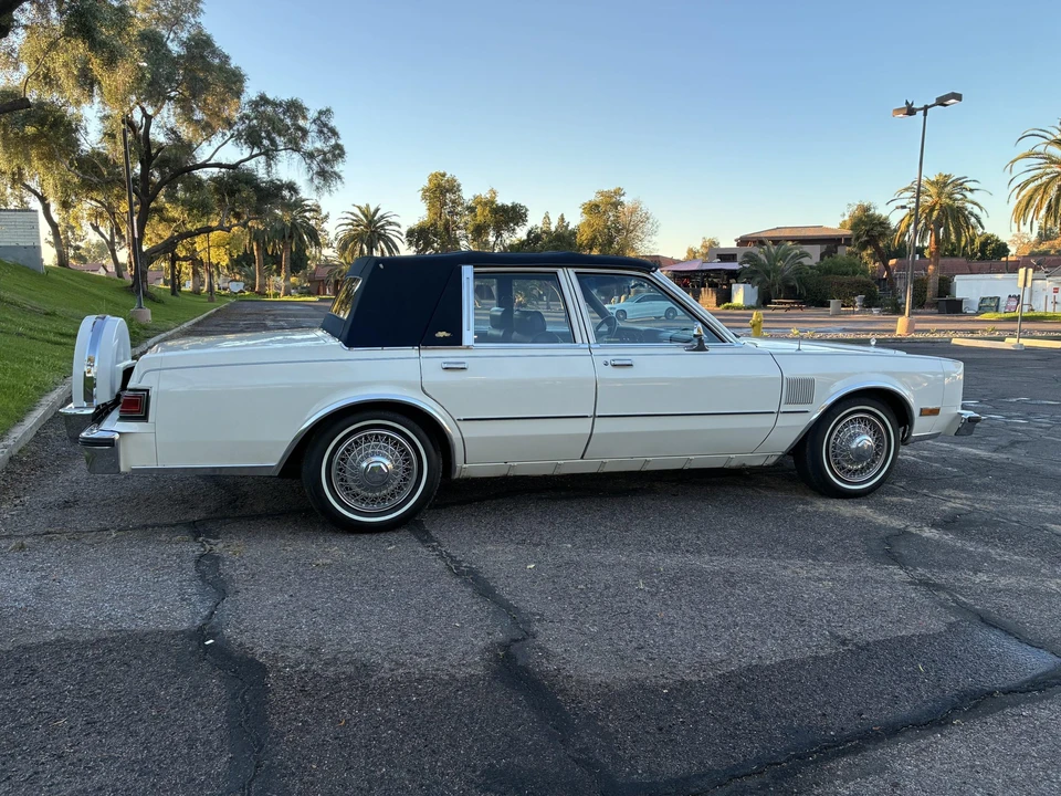 1987 Chrysler New Yorker - Image 11 of 31