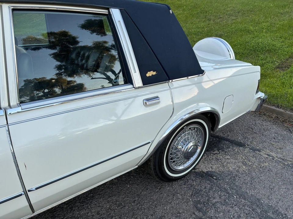 1987 Chrysler New Yorker - Image 23 of 31
