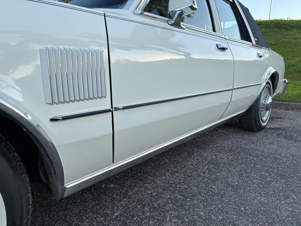 1987 Chrysler New Yorker - Image 19 of 31