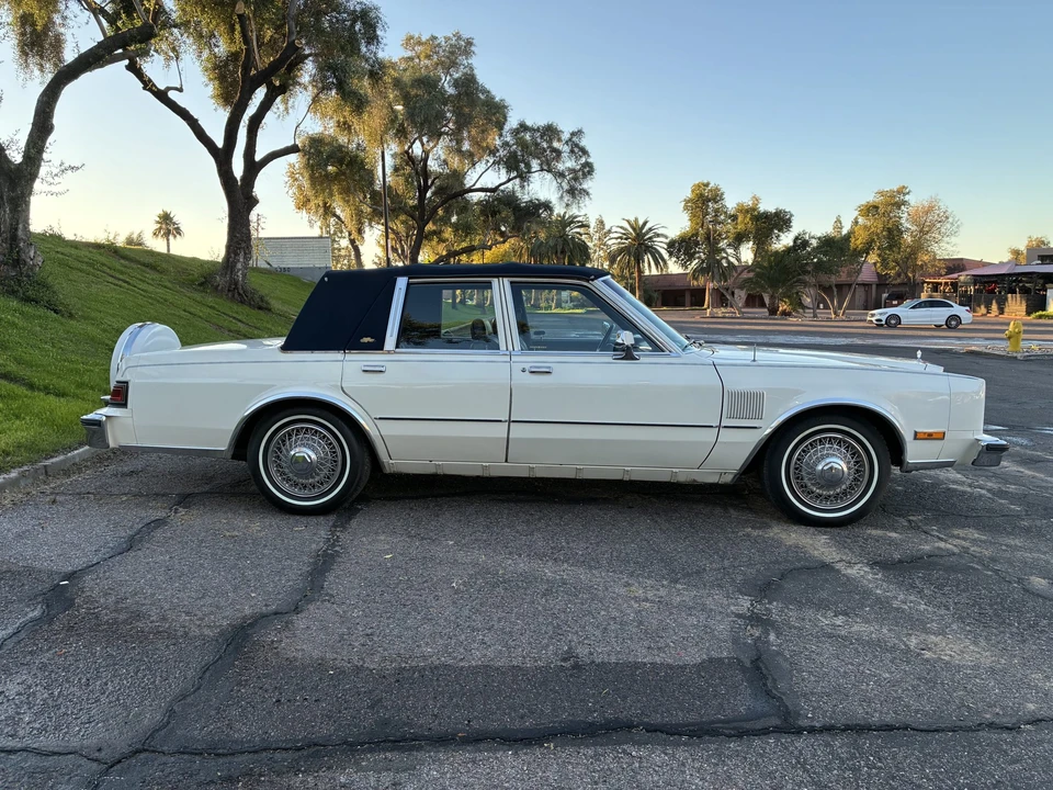 1987 Chrysler New Yorker - Image 12 of 31