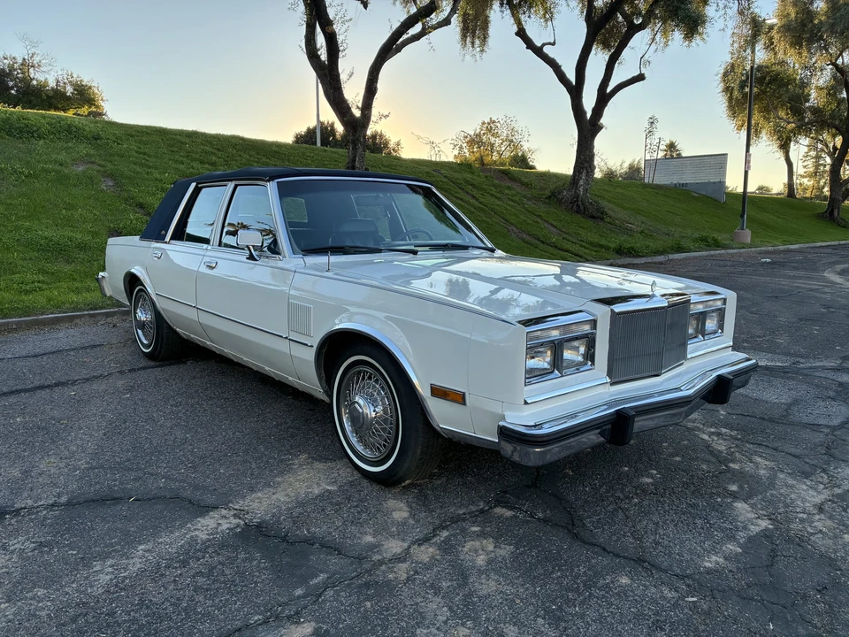 1987 Chrysler New Yorker - Image 2 of 31