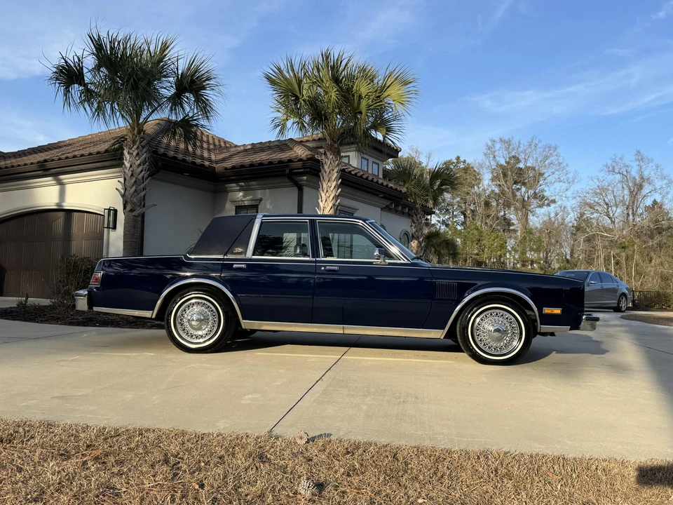 1987 Chrysler New Yorker - Image 8 of 31