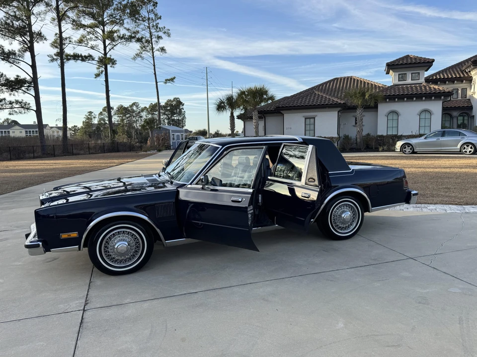 1987 Chrysler New Yorker - Image 12 of 31