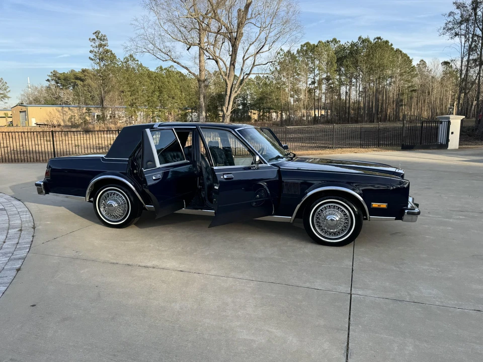 1987 Chrysler New Yorker - Image 19 of 31