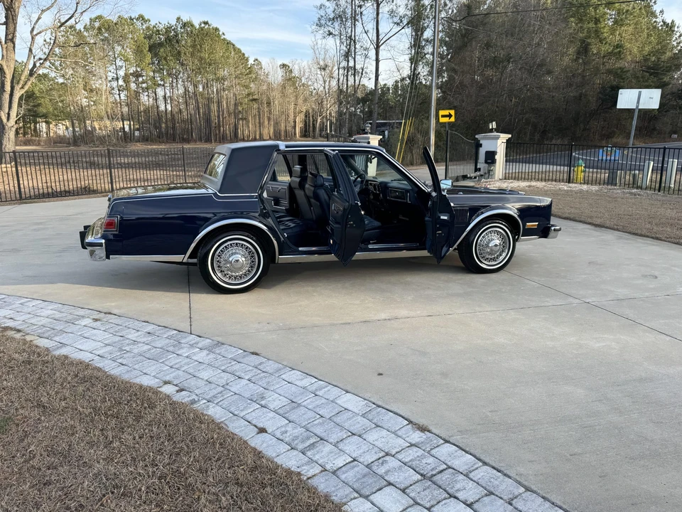 1987 Chrysler New Yorker - Image 18 of 31