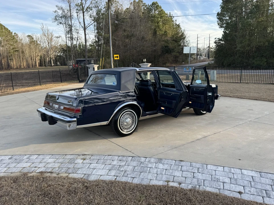 1987 Chrysler New Yorker - Image 17 of 31