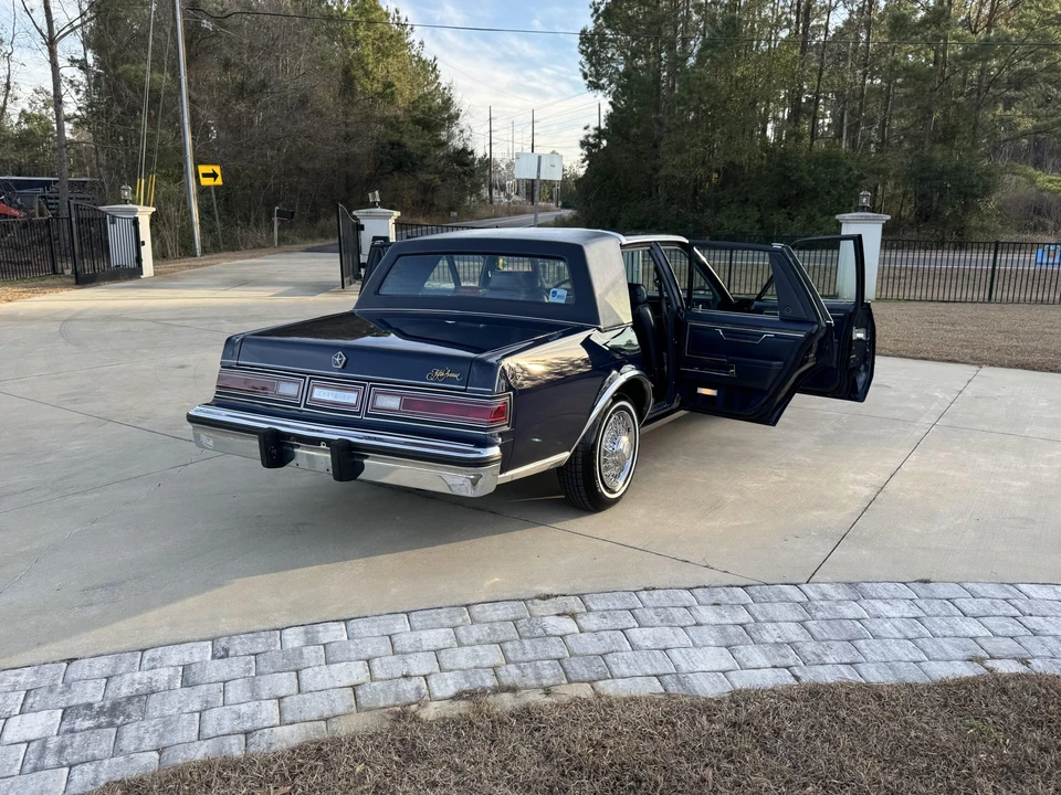 1987 Chrysler New Yorker - Image 16 of 31