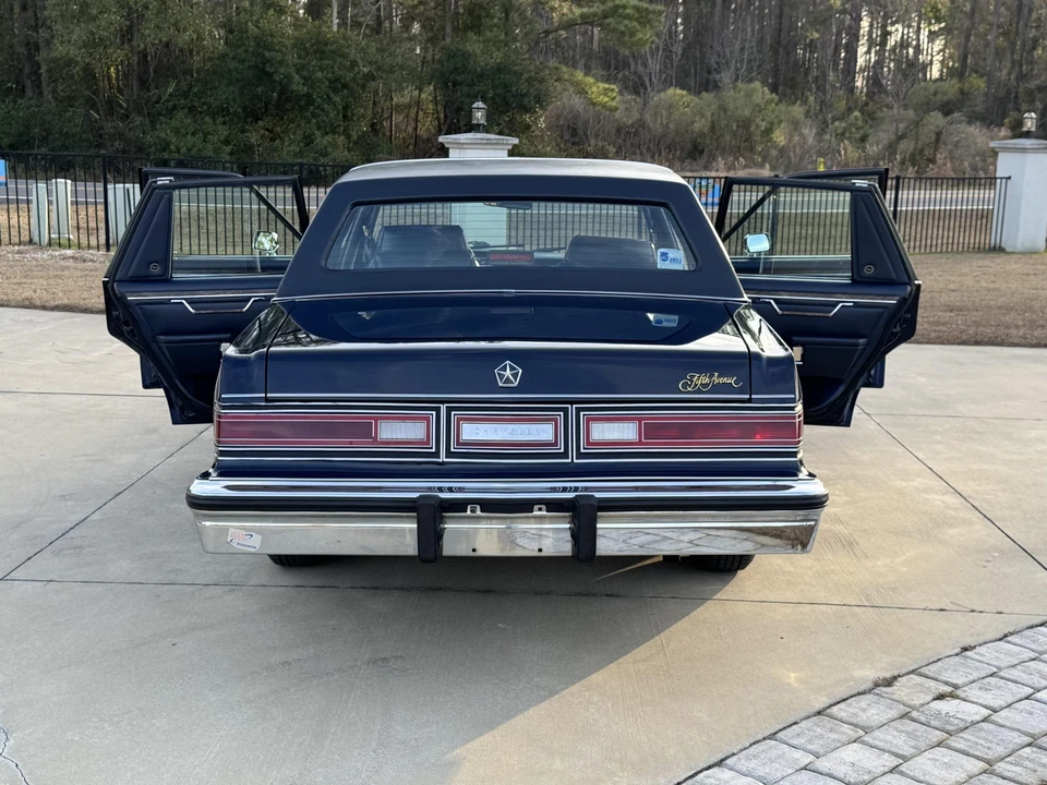 1987 Chrysler New Yorker - Image 15 of 31