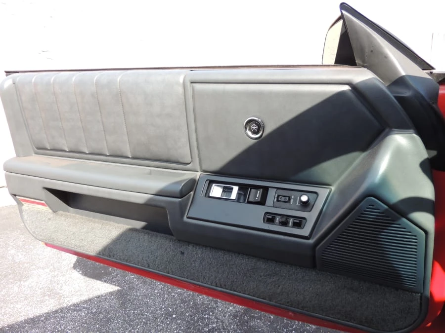 1987 Chrysler LeBaron - Image 8 of 12